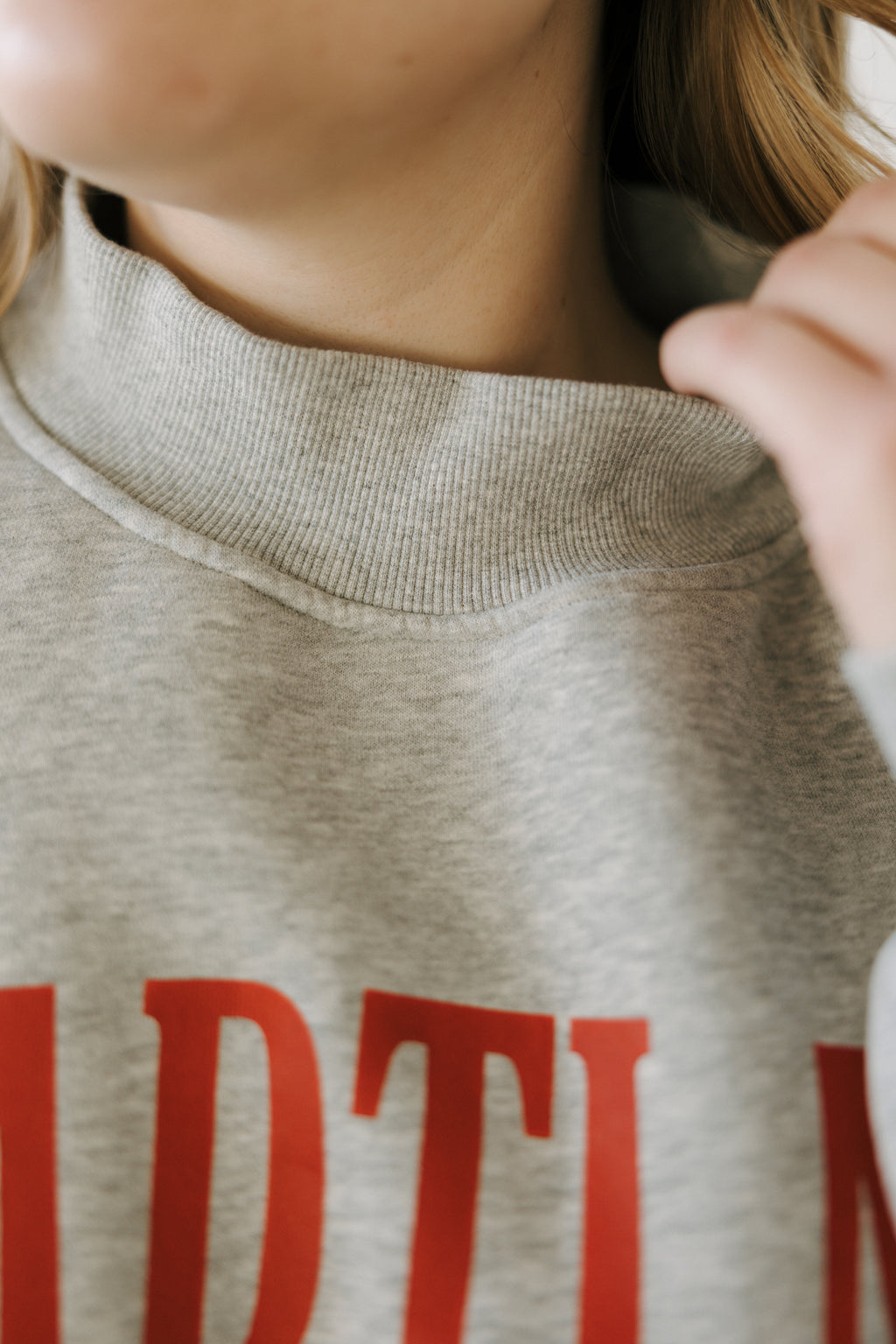 HEARTLAND MOCK NECK SWEATSHIRT
