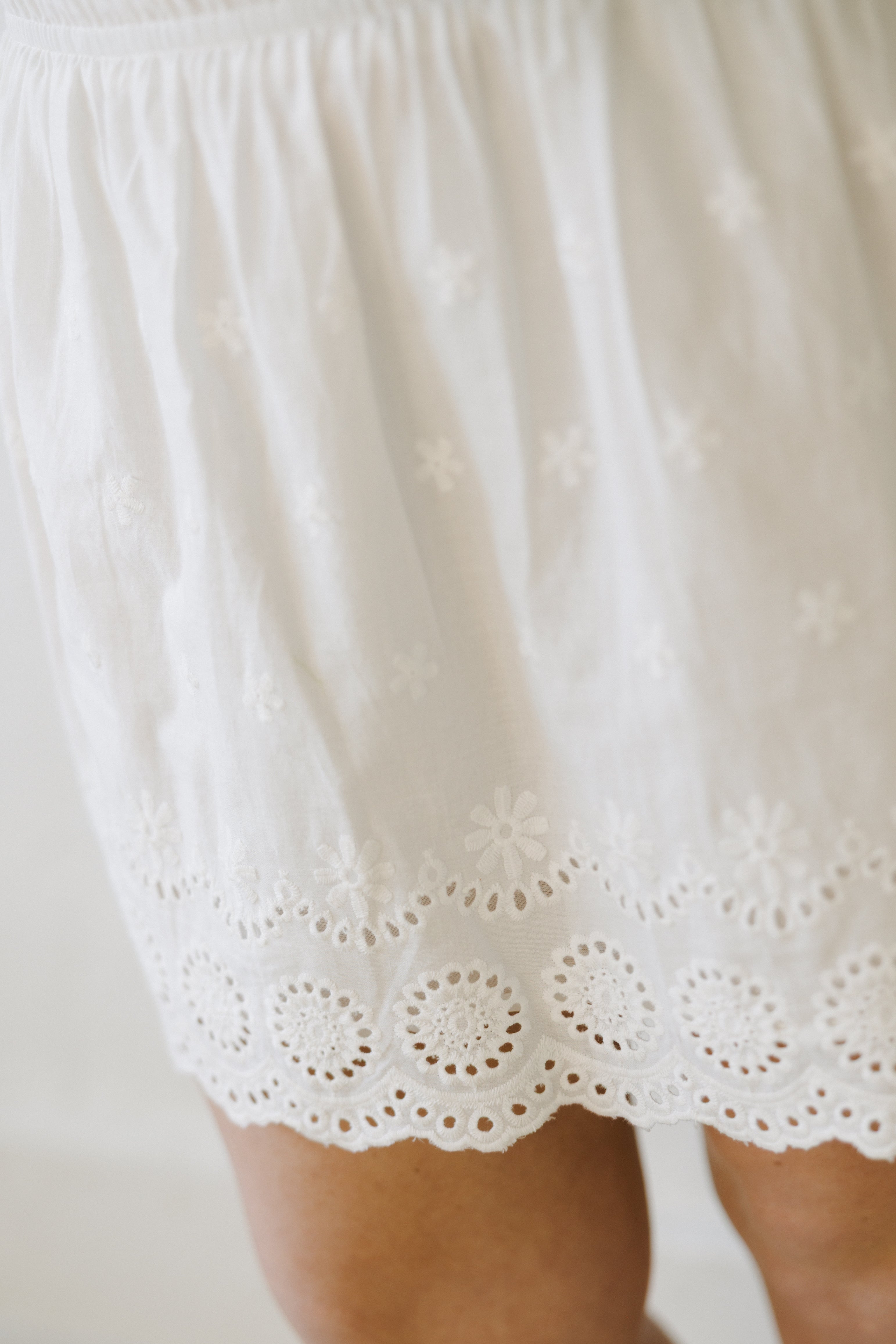 EYELET RUFFLE SKIRT