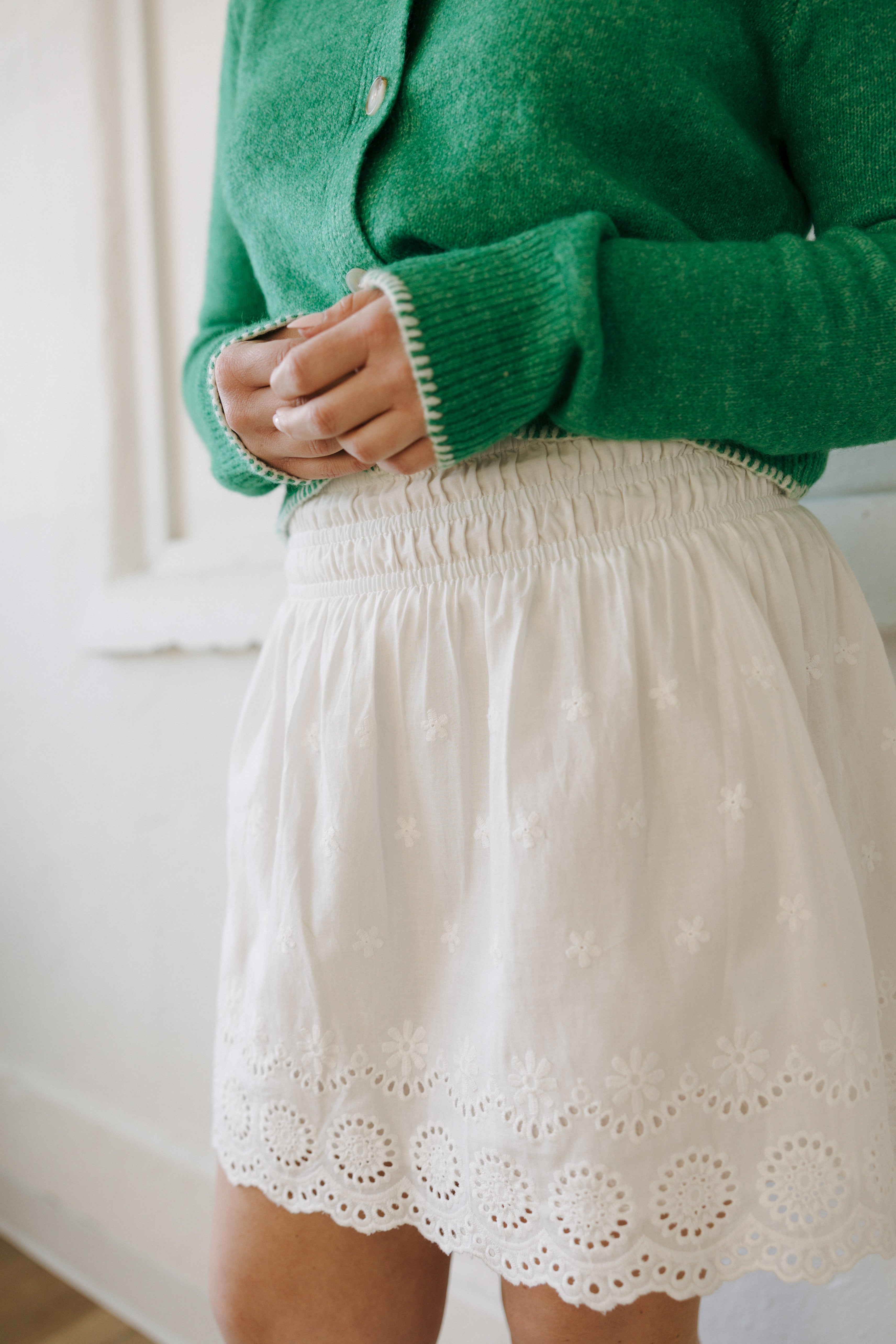 EYELET RUFFLE SKIRT